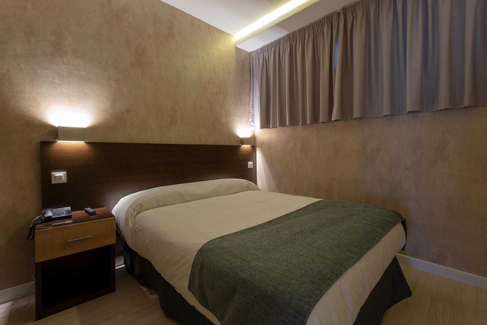 Apartamentos Recoletos Madrid Szoba fotó